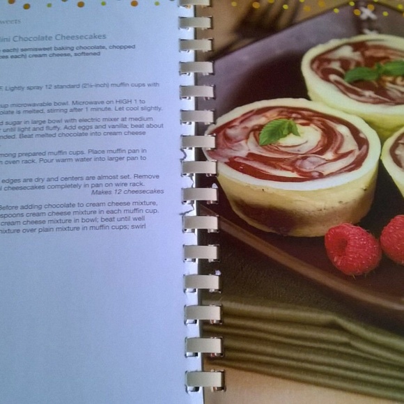 Whoopie Pies Cake Pops Mini Treats 3 in 1 Cookbook - Picture 7 of 7